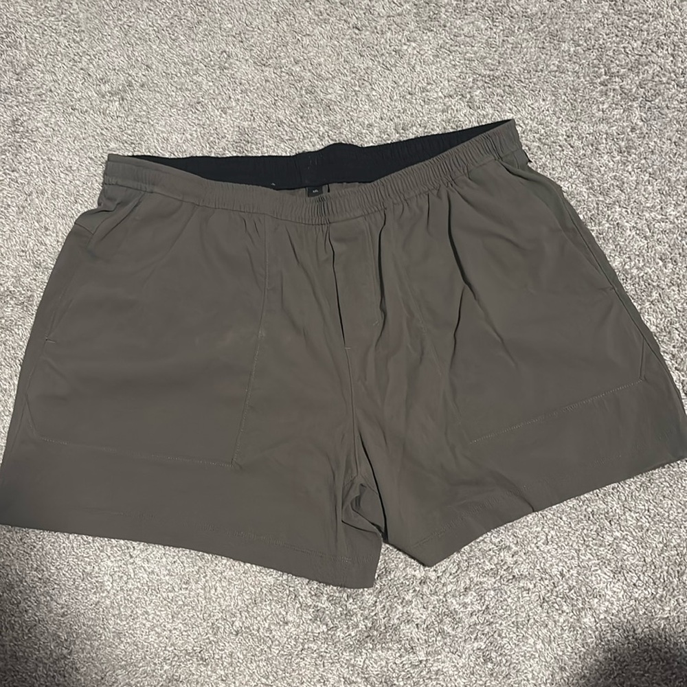 Lululemon 5” Shorts – Men’s XXL Olive Green
